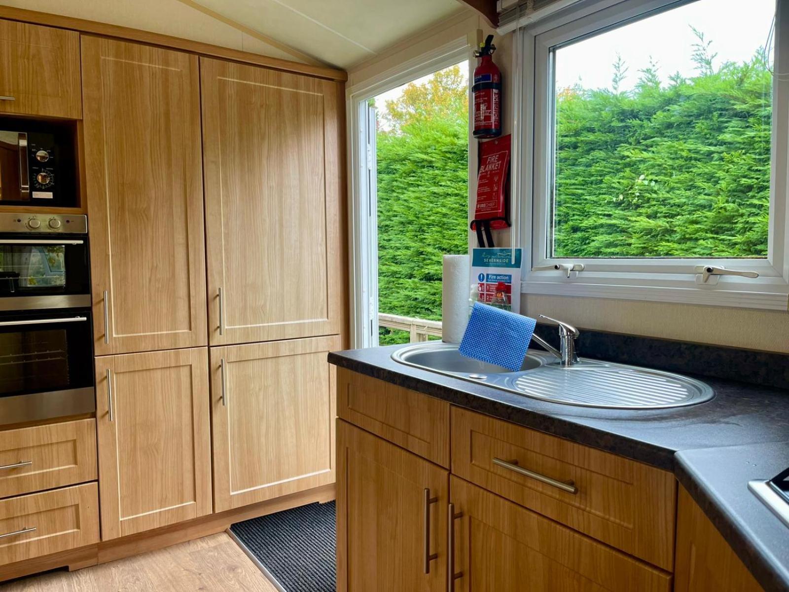 Severnside Boat And Caravan Park Gloucestershire - Caravan 1 Deerhurst Kültér fotó